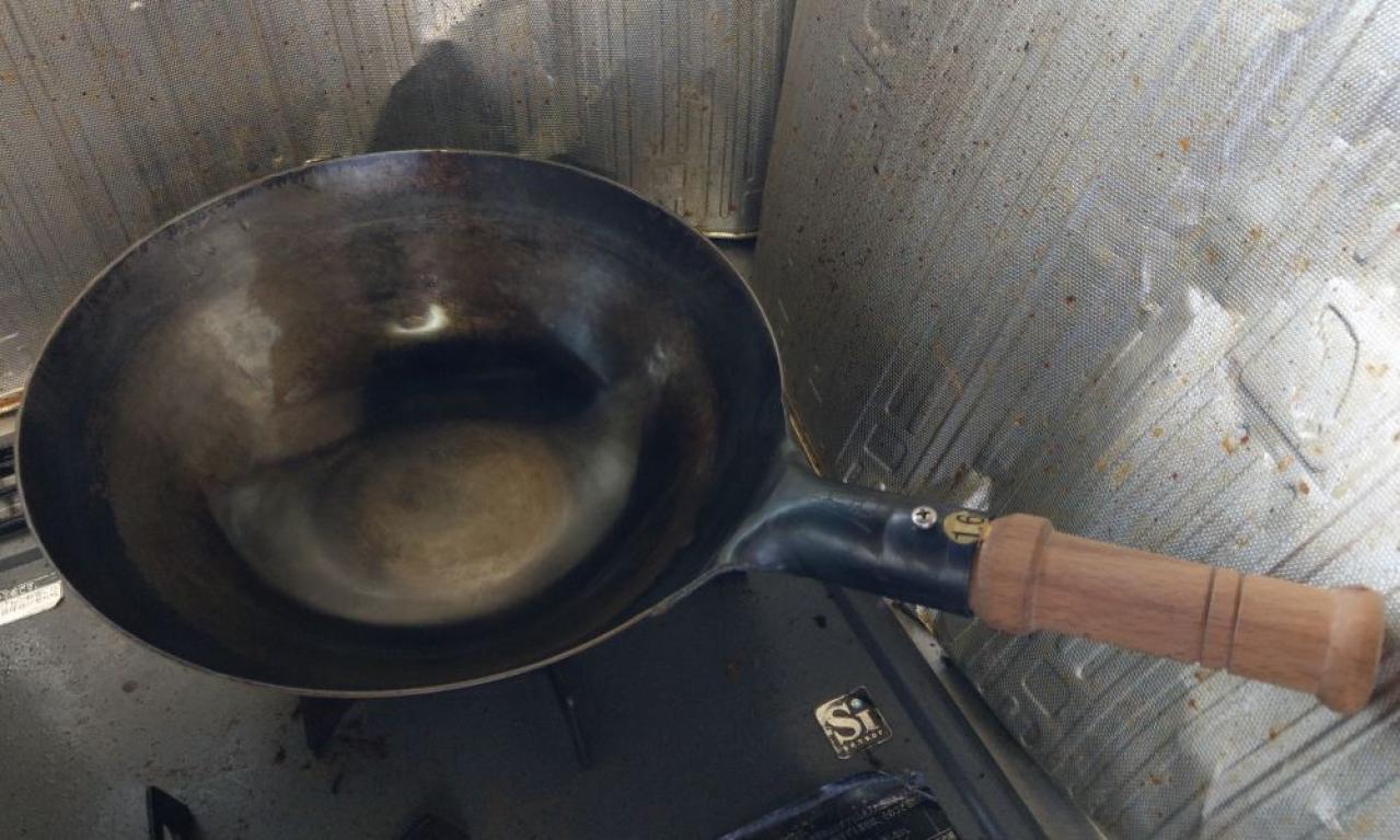 文字だけ打ってればイイってものではない!こだわった「鉄の中華鍋」