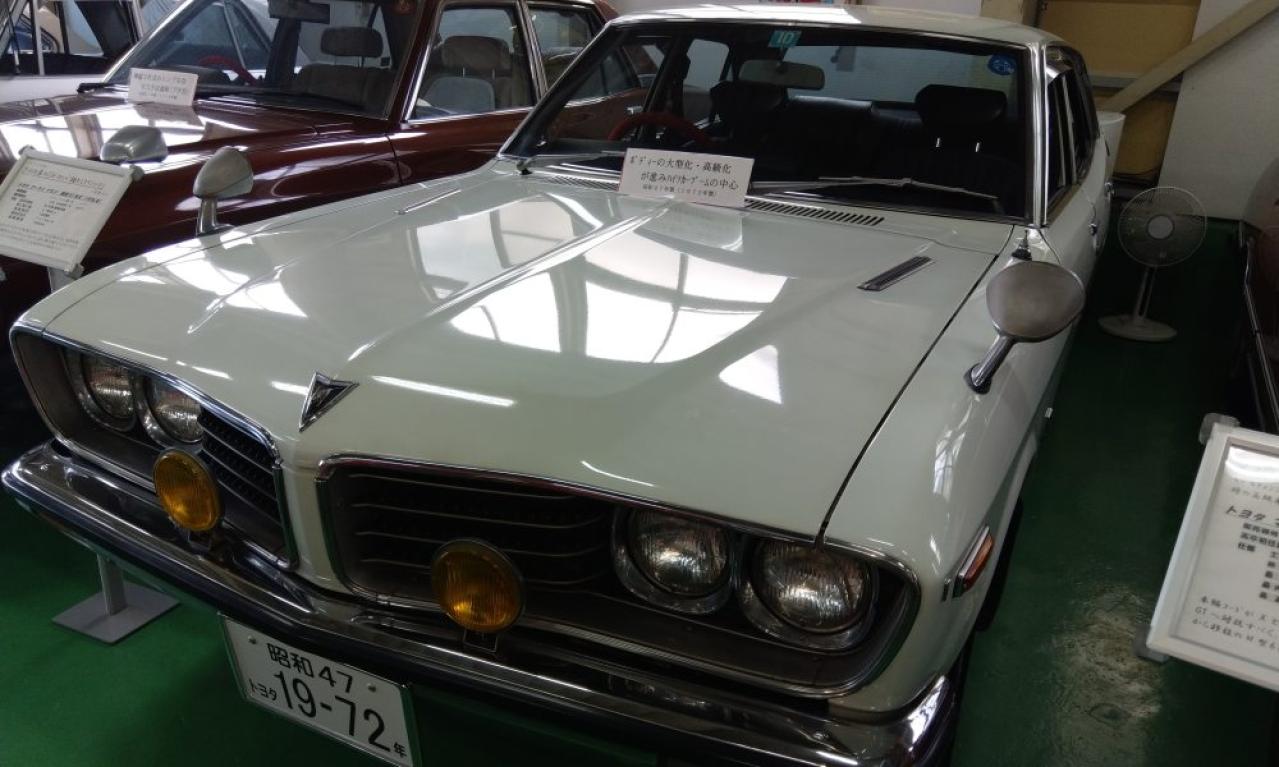 親父といえば思い出すのはこの型のトヨタ マークII(2代目)で兵藤家初のマイカー、親父が赤ん坊の筆者にハンドルを握らせてくれたのが人生最初の記憶だ
