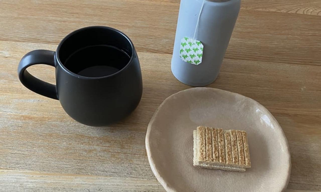 つい水分補給を忘れるため、パソコン近くに水筒を常備。おやつは、1日1個まで(にしたい)。