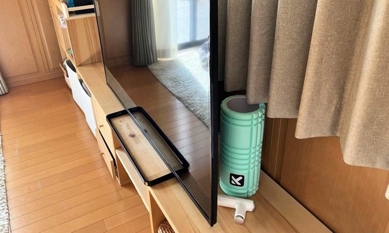 テレビ裏を定位置に決めたものの、気づけばどこかに行ってしまっていることも。使いたいときに限って見つからず、よく困っています…。