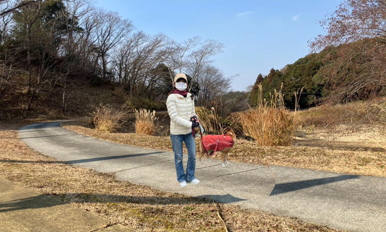 花粉症に悩むライター必見！仕事の合間にできる花粉症に効果的なヨガのポーズを紹介